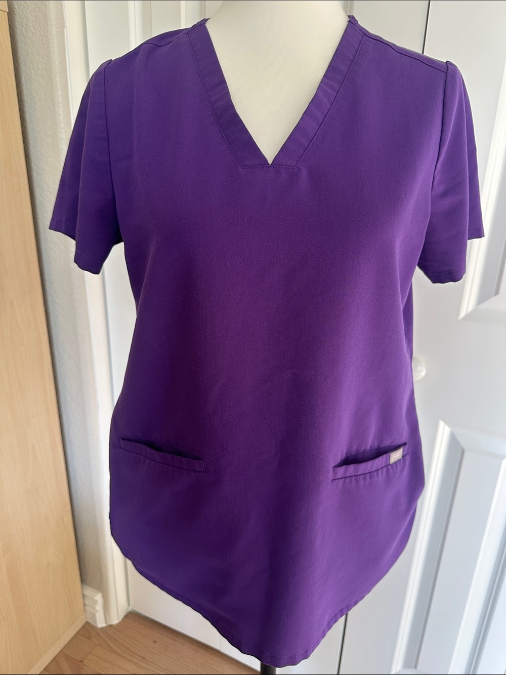 Figs scrubs set Purple V-Neck, 3 pocket with matching pants size S
